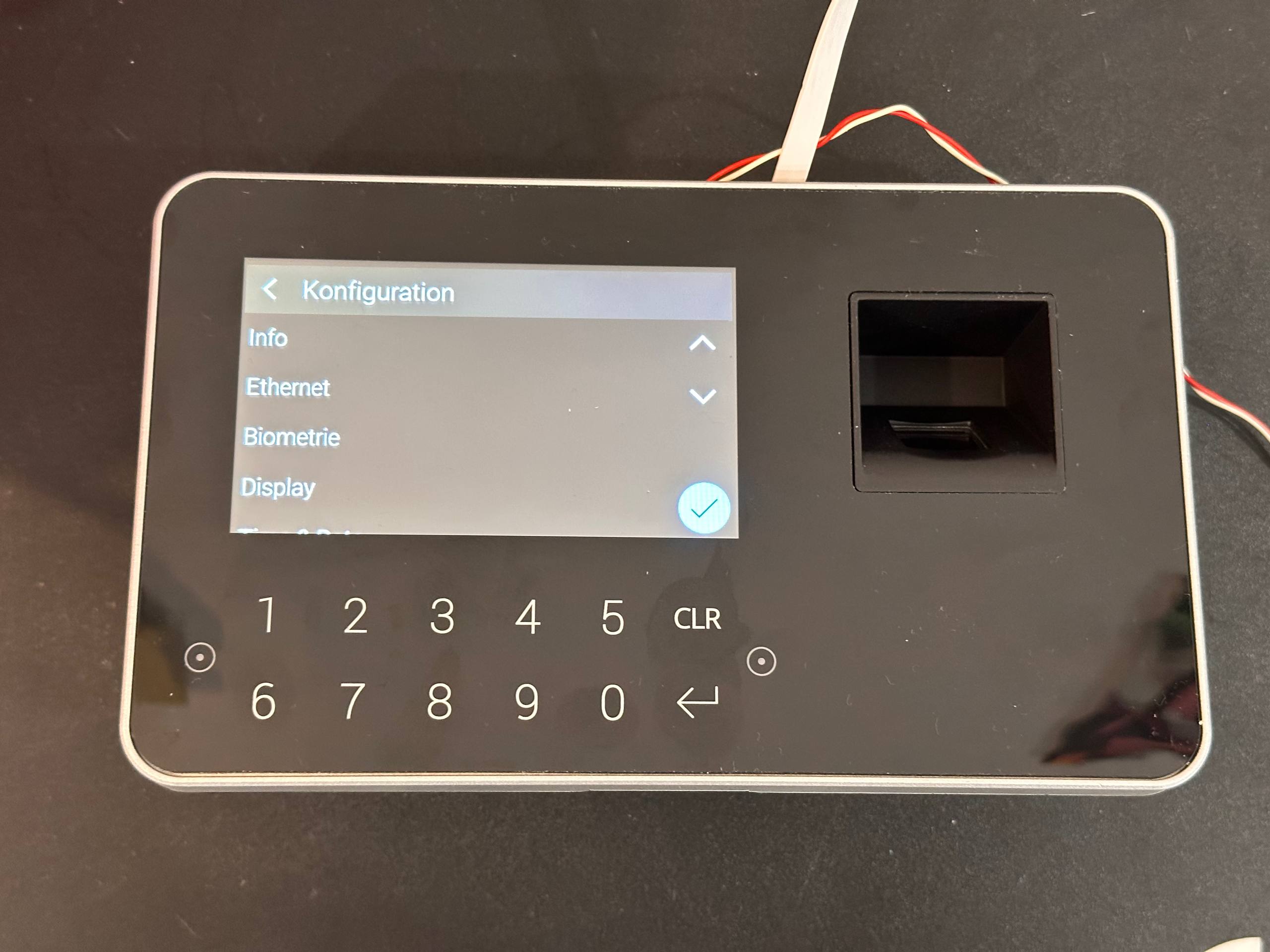 Bild 3: Im Menü Konfiguration den Eintrag Biometrie auswählen.